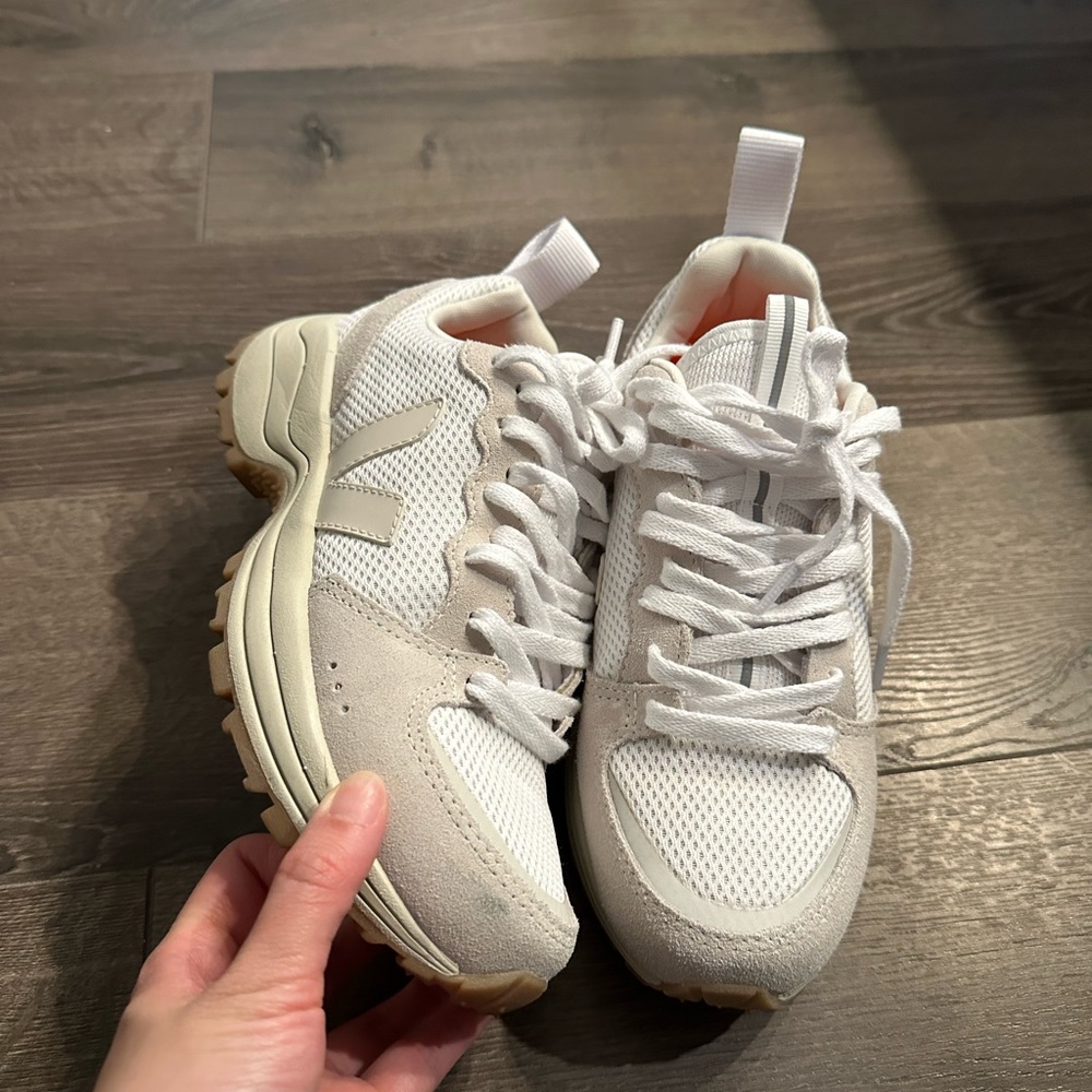 Veja VEJA  "Venturi" runner sneakers US size 7